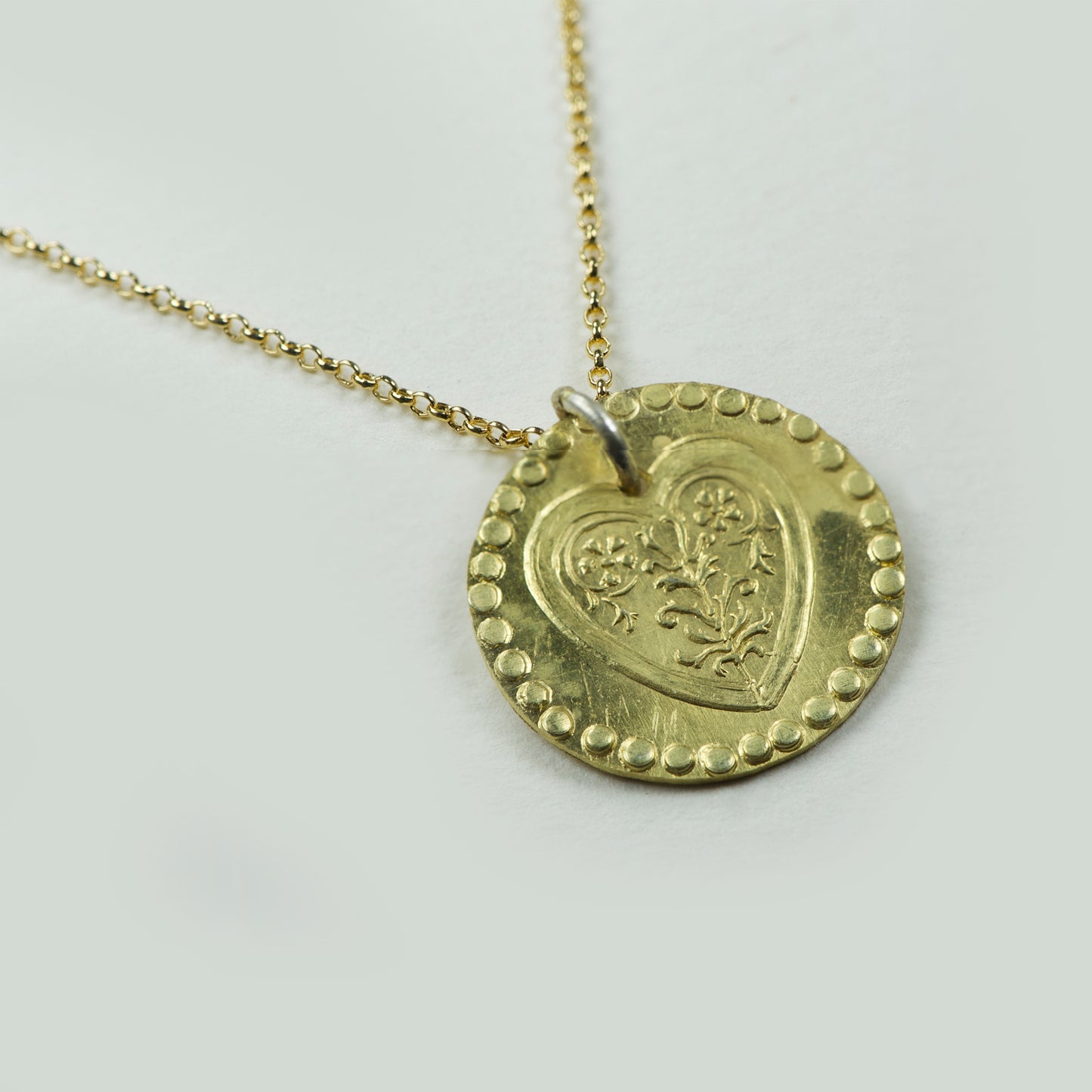 Collar Corazón Grabado Enchape