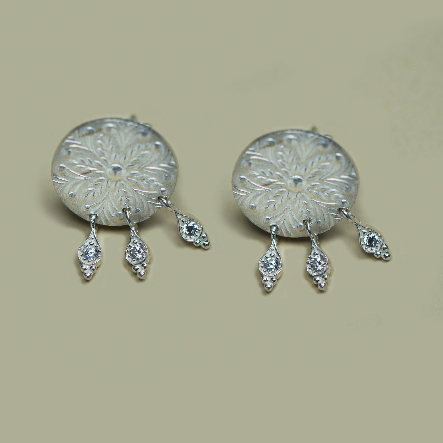 Aro Vastago Flor Con 3 Puntos De Luz Ag - Chica Lecannelier Joyas