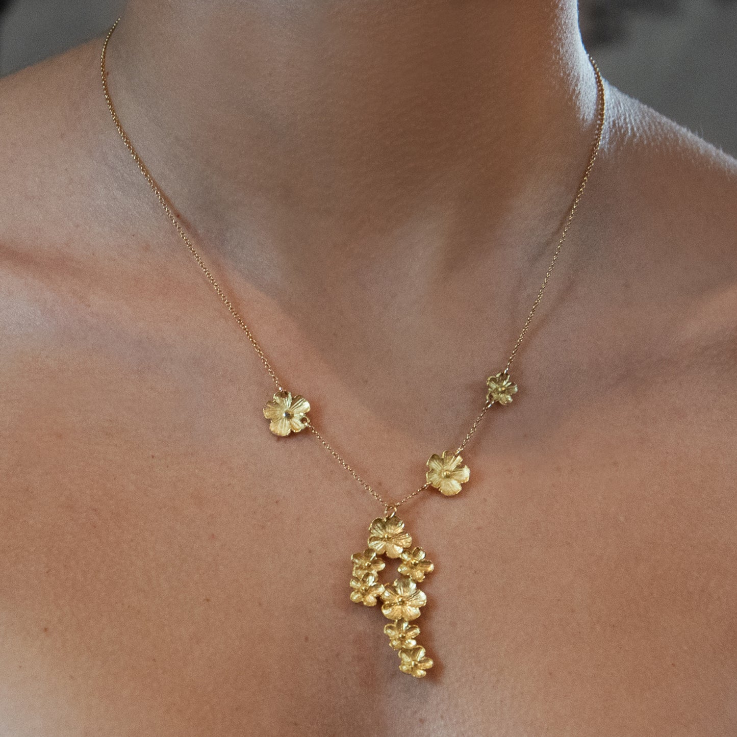 COLLAR 10 FLORES ENCHAPE