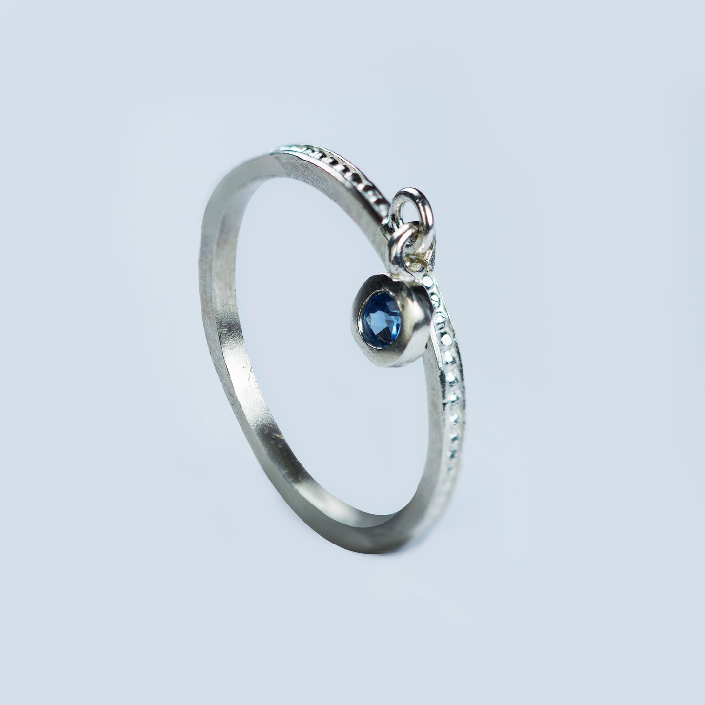 Anillo Puntitos Circon Colgando Plata Celeste N22 - Chica Lecannelier Joyas