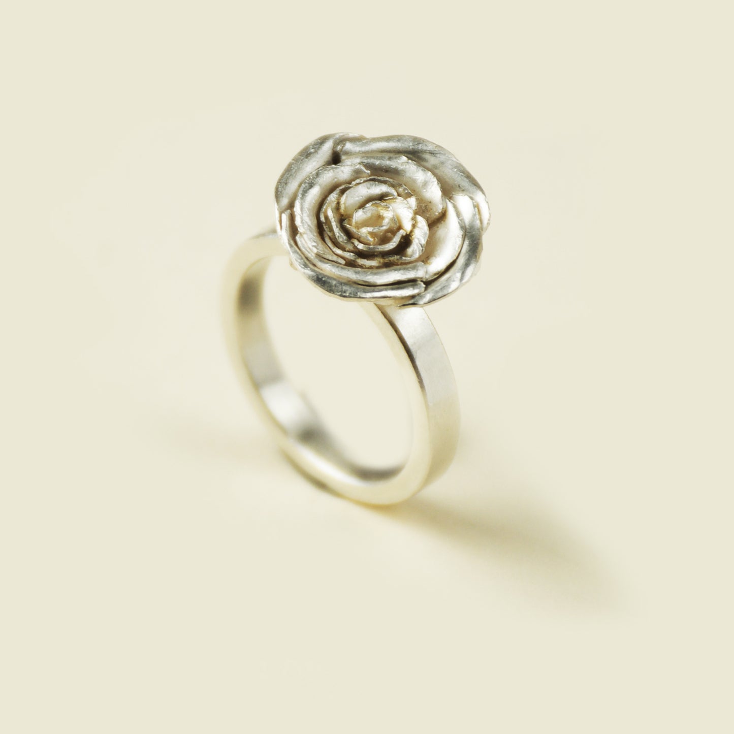 Anillo Rosa Plata Grande N13 - Chica Lecannelier Joyas