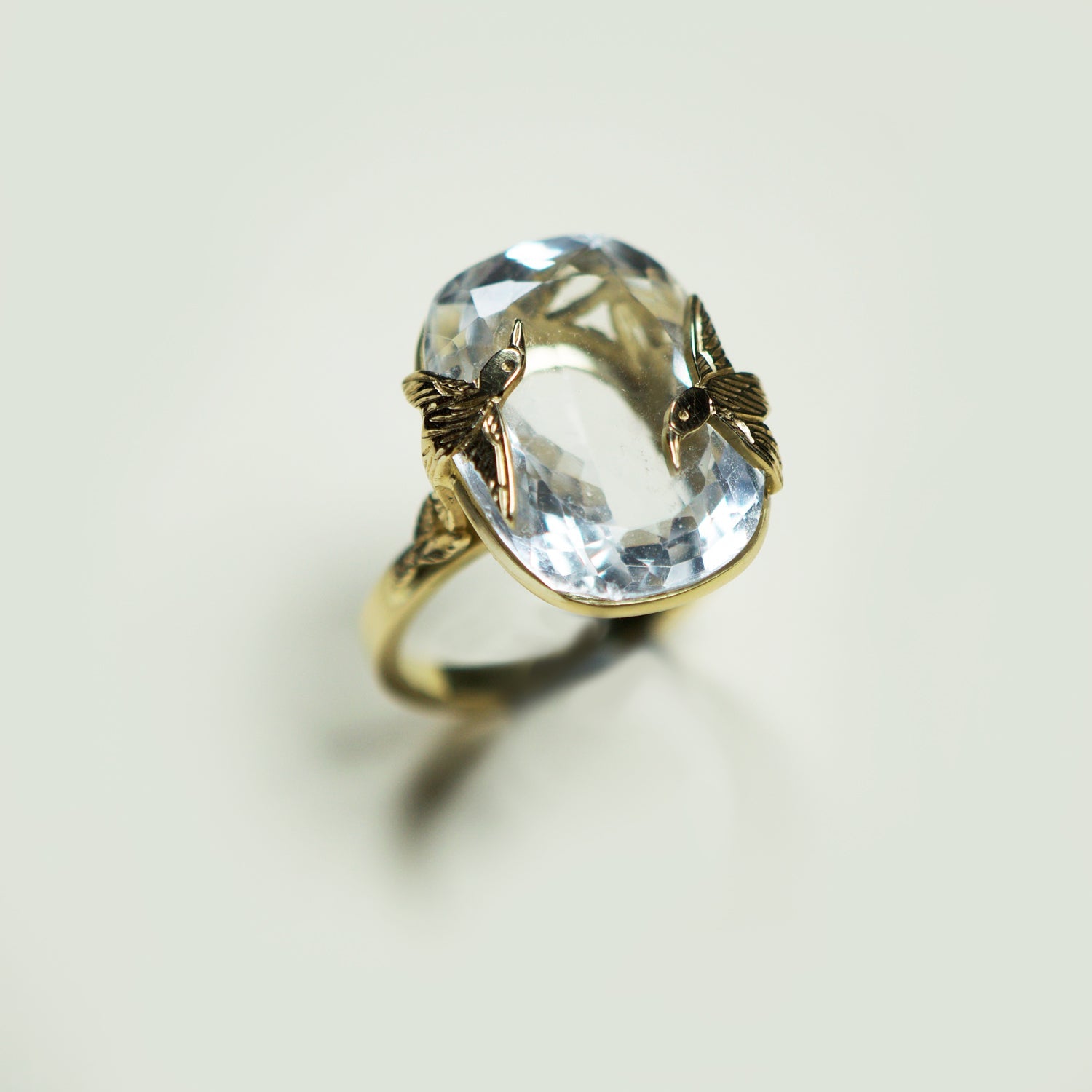 Anillo oro amarillo 18 kt, piedra cuarzo