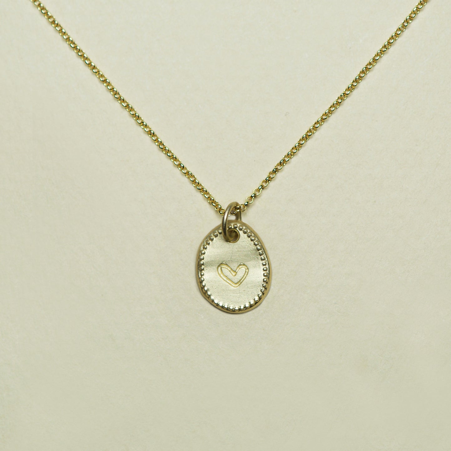Collar Medalla Grabada Corazon Enchape