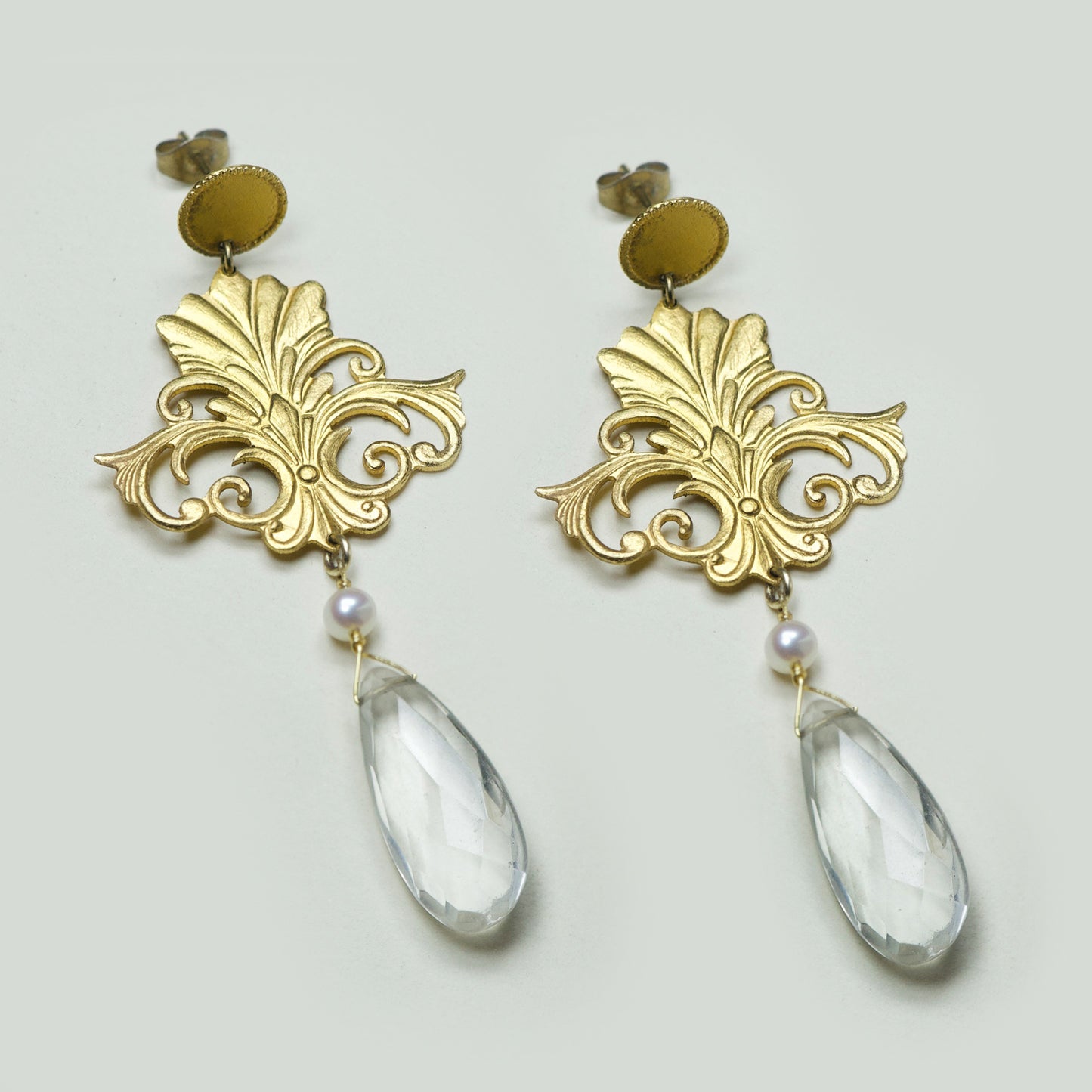 Aro Figura Barroco Grande con Gota Piedra Cristal Enchape