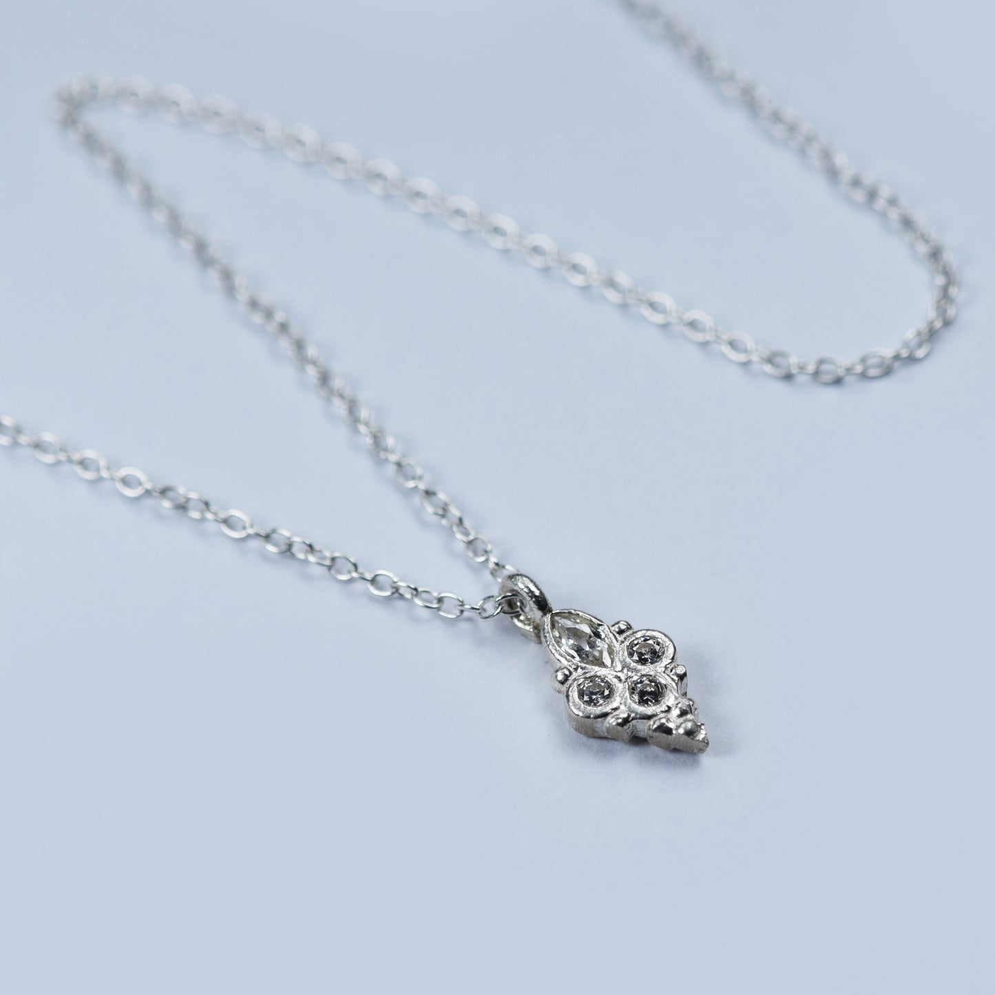 Collar Punto de Luz Cuatruple Plata