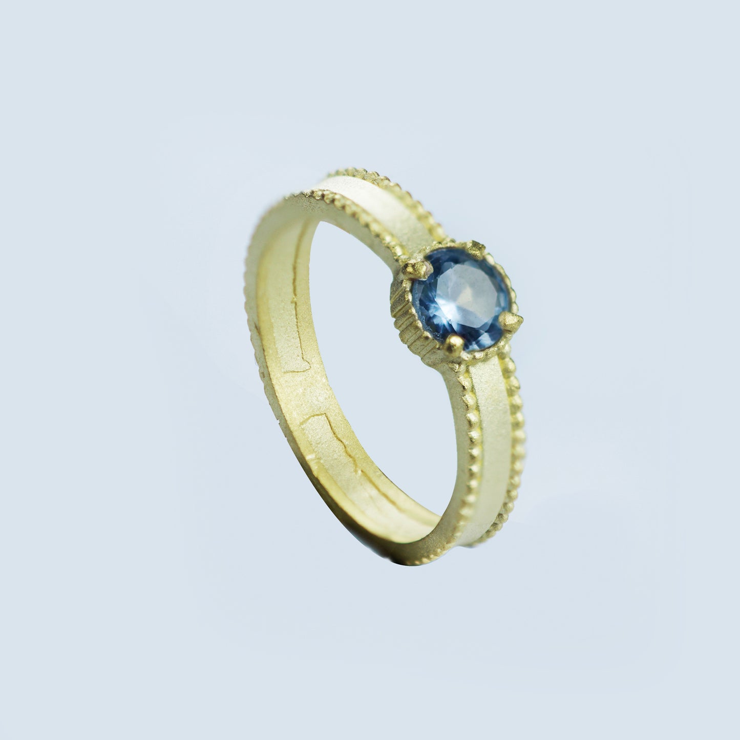 Anillo Circon Central Celeste Enchape N22 - Chica Lecannelier Joyas