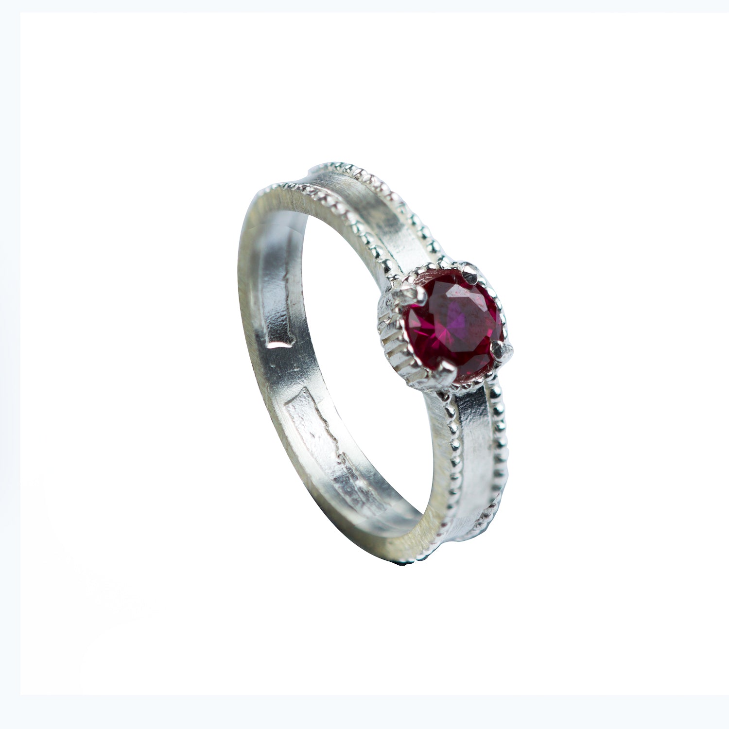 Anillo Circon Central Plata Rojo N22 - Chica Lecannelier Joyas