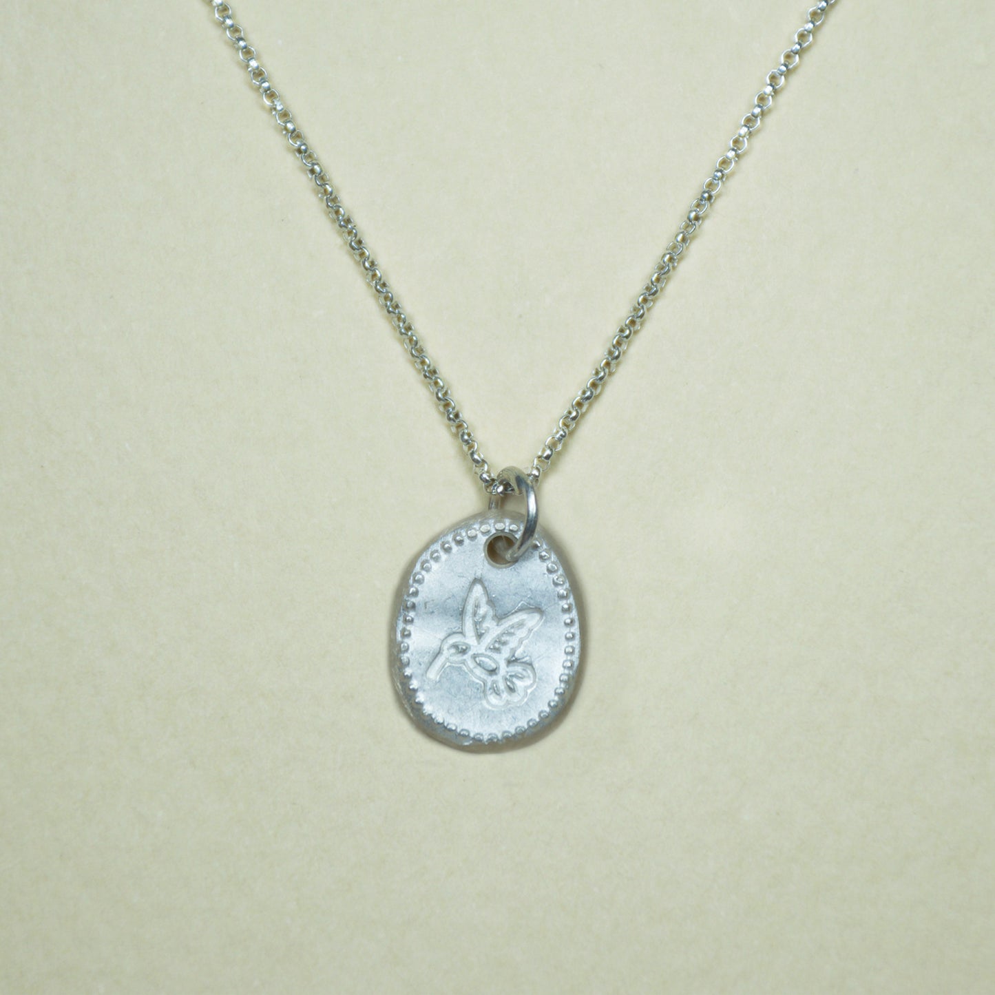 Collar Medalla Grabada Plata Colibri - Chica Lecannelier Joyas