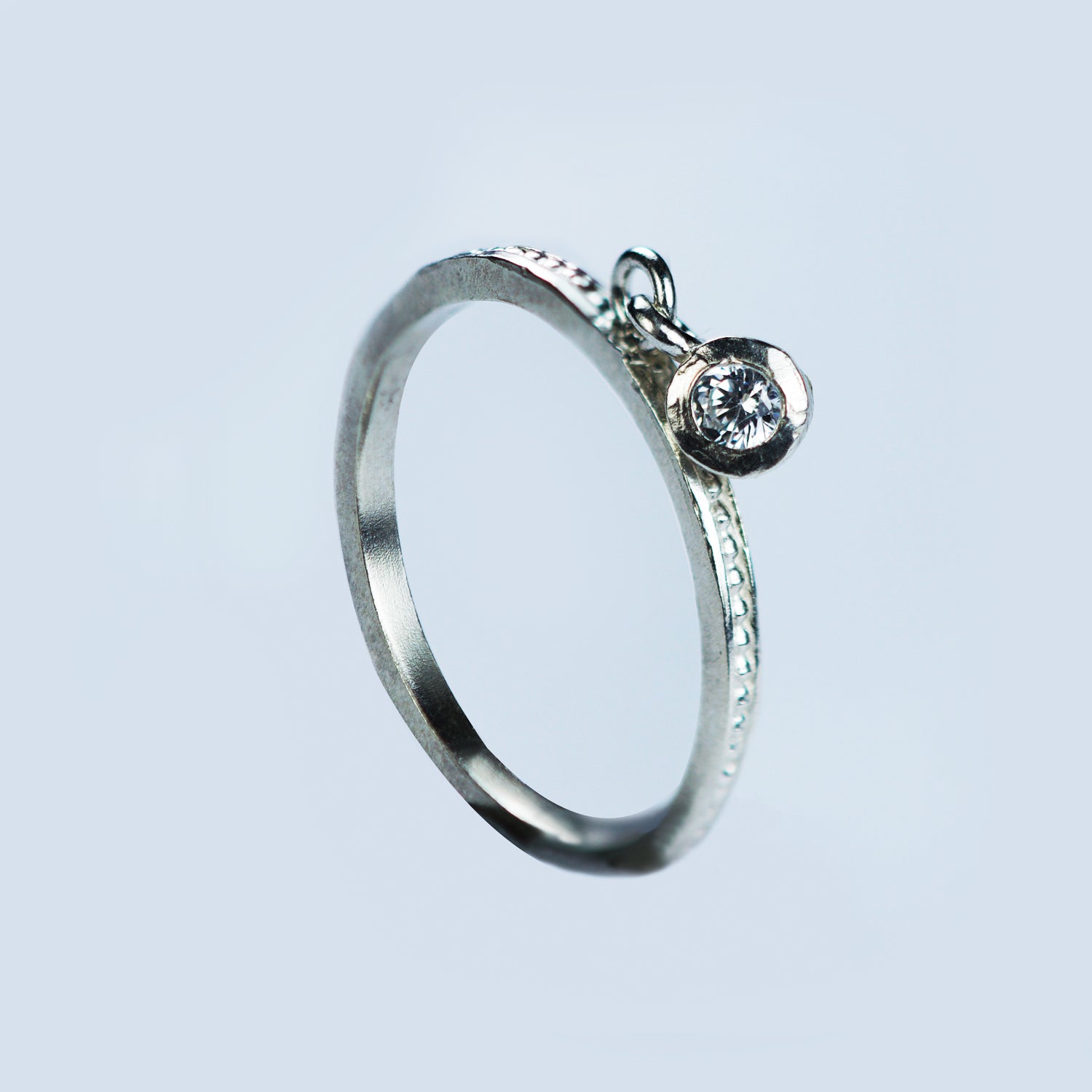 Anillo Puntitos Circon Colgando Plata Blanco N06 - Chica Lecannelier Joyas