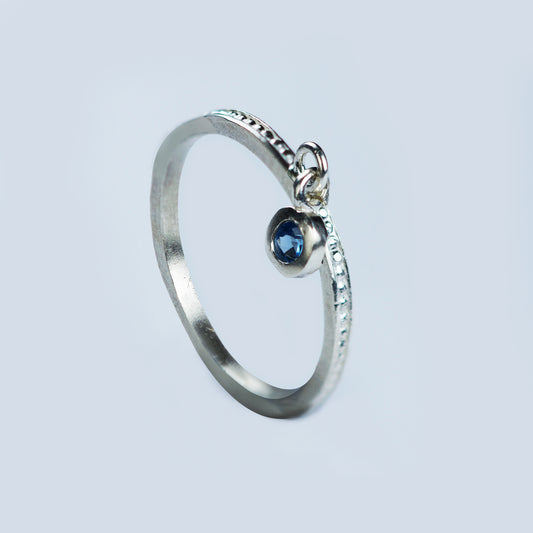 Anillo Puntitos Circon Colgando Plata Celeste N22 - Chica Lecannelier Joyas