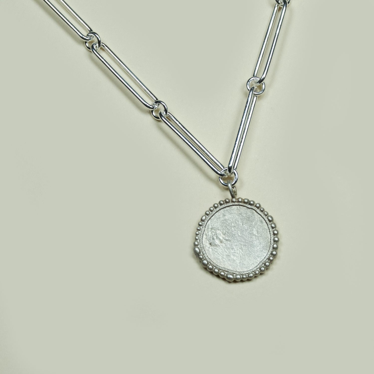 Collar Eslabones Medalla Irregular Plata - Chica Lecannelier Joyas