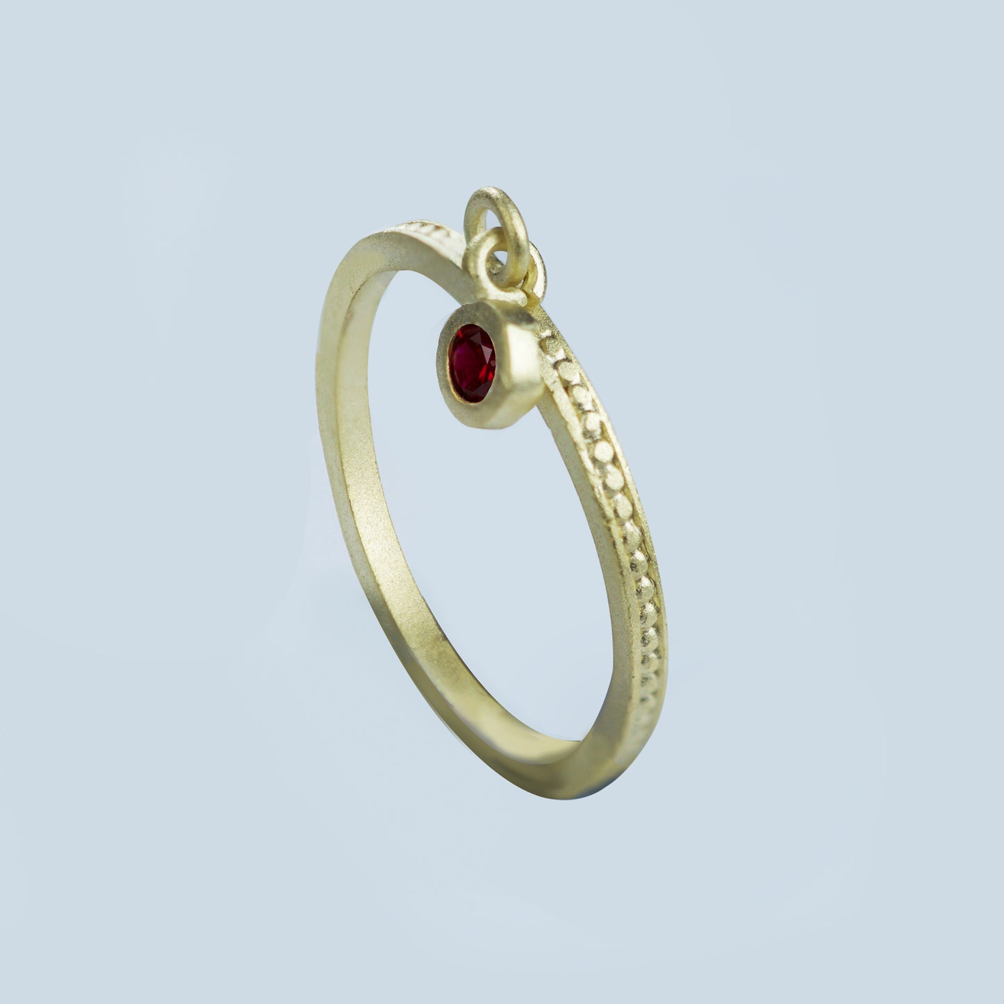 Anillo Puntitos Circon Colgando Rojo Enchape N05 - Chica Lecannelier Joyas