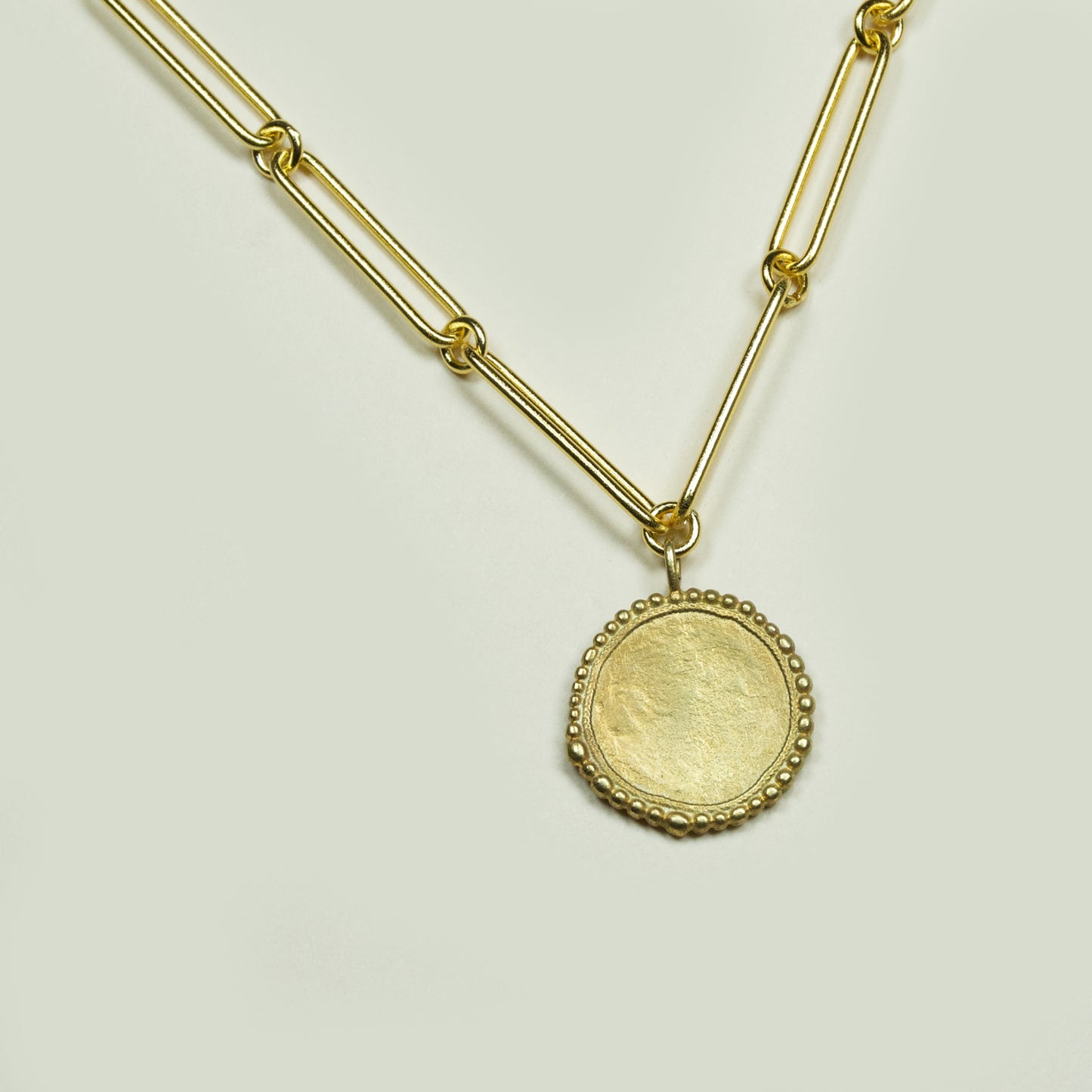 Collar Eslabones Medalla Irregular Enchape - Chica Lecannelier Joyas