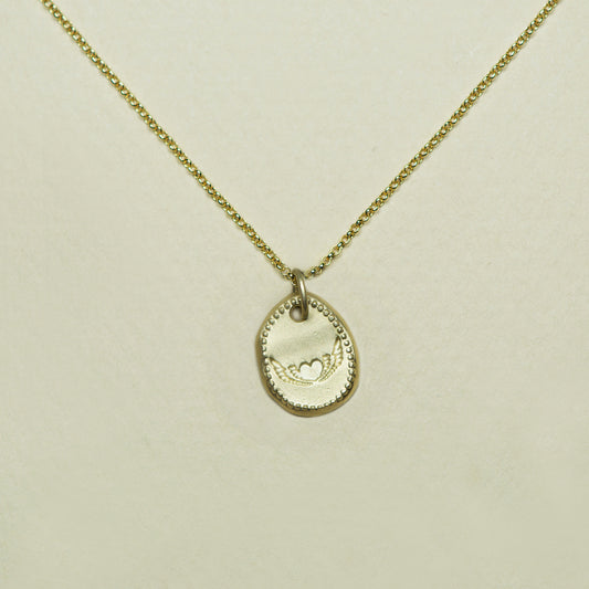 Collar Medalla Grabada Enchape Corazon Con Alas - Chica Lecannelier Joyas