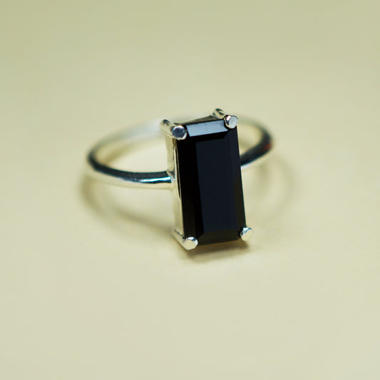 Anillo Piedra Central Vertical Plata Negro N09 - Chica Lecannelier Joyas