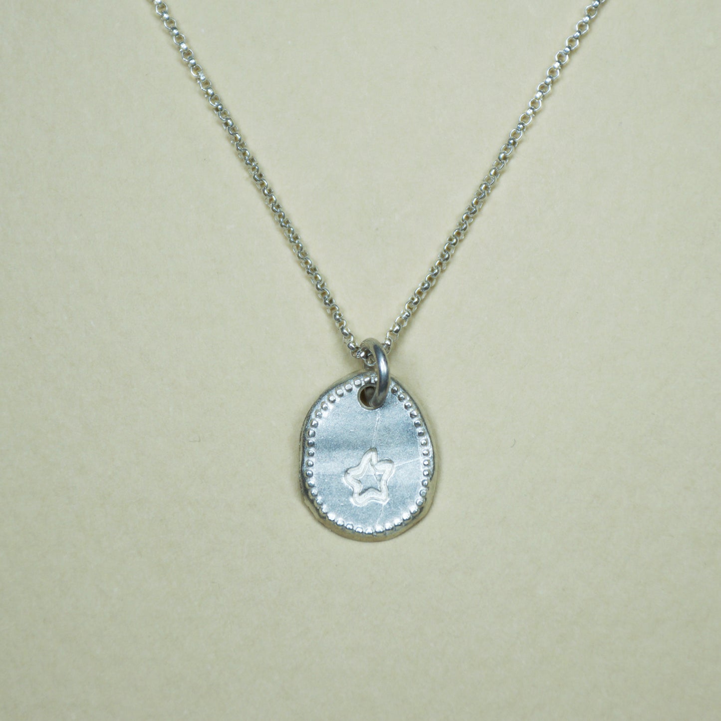 Collar Medalla Grabada Plata Estrella - Chica Lecannelier Joyas