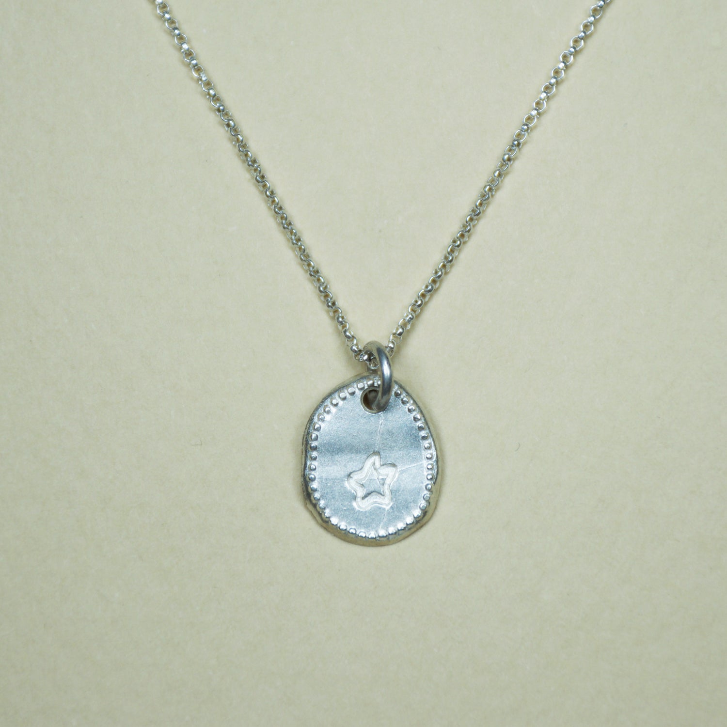 Collar Medalla Grabada Plata Estrella - Chica Lecannelier Joyas