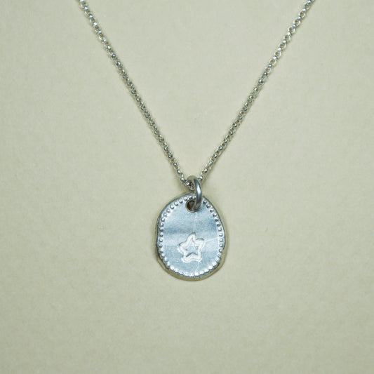 Collar Medalla Grabada Plata Estrella - Chica Lecannelier Joyas
