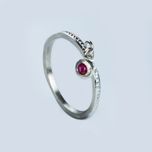 Anillo Puntitos Circon Colgando Plata Rojo N11 - Chica Lecannelier Joyas