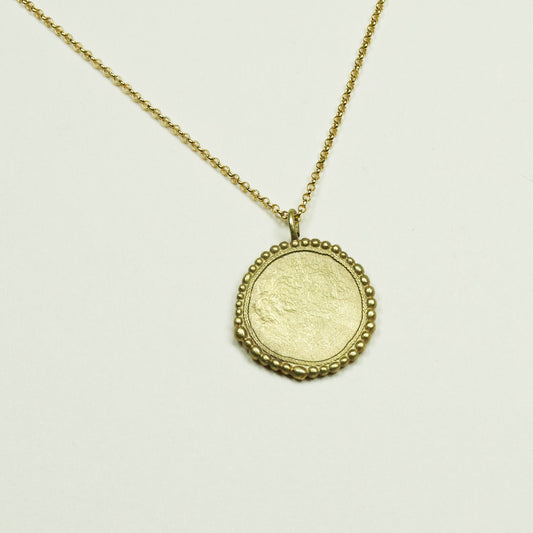Collar Medalla Irregular Enchape - Chica Lecannelier Joyas