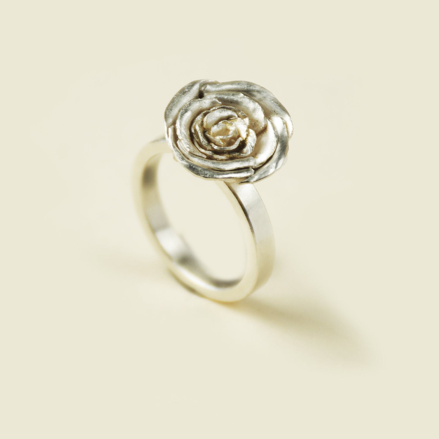 Anillo Rosa Plata Grande N13 - Chica Lecannelier Joyas